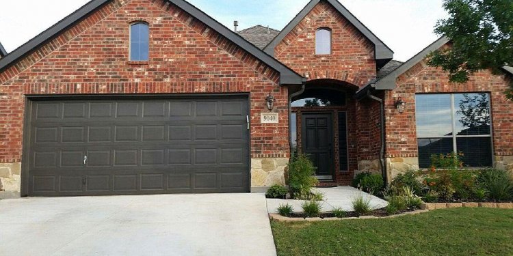 9040 Wiggins Drive, Fort Worth