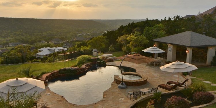 Home with Pool in Texas Hill