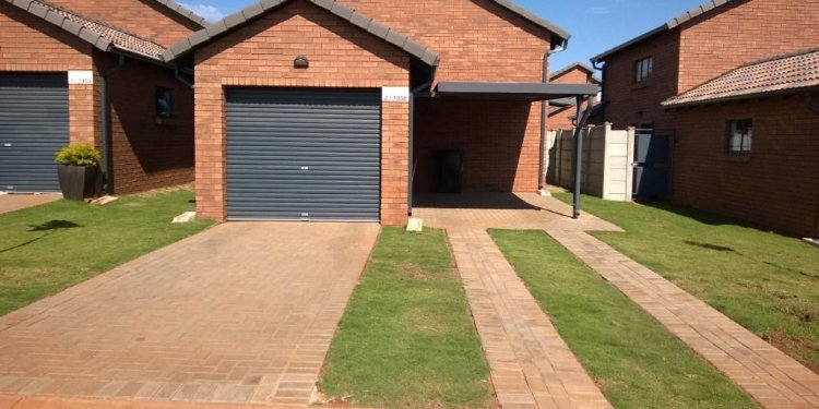 RENTALS HOUSES ON SHOW 2KM